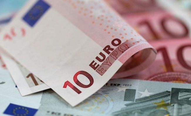Prej ditesh Euro humbet pike ndaj Lekut- Ekspertet: Shkak renia e konsumit pas termetit